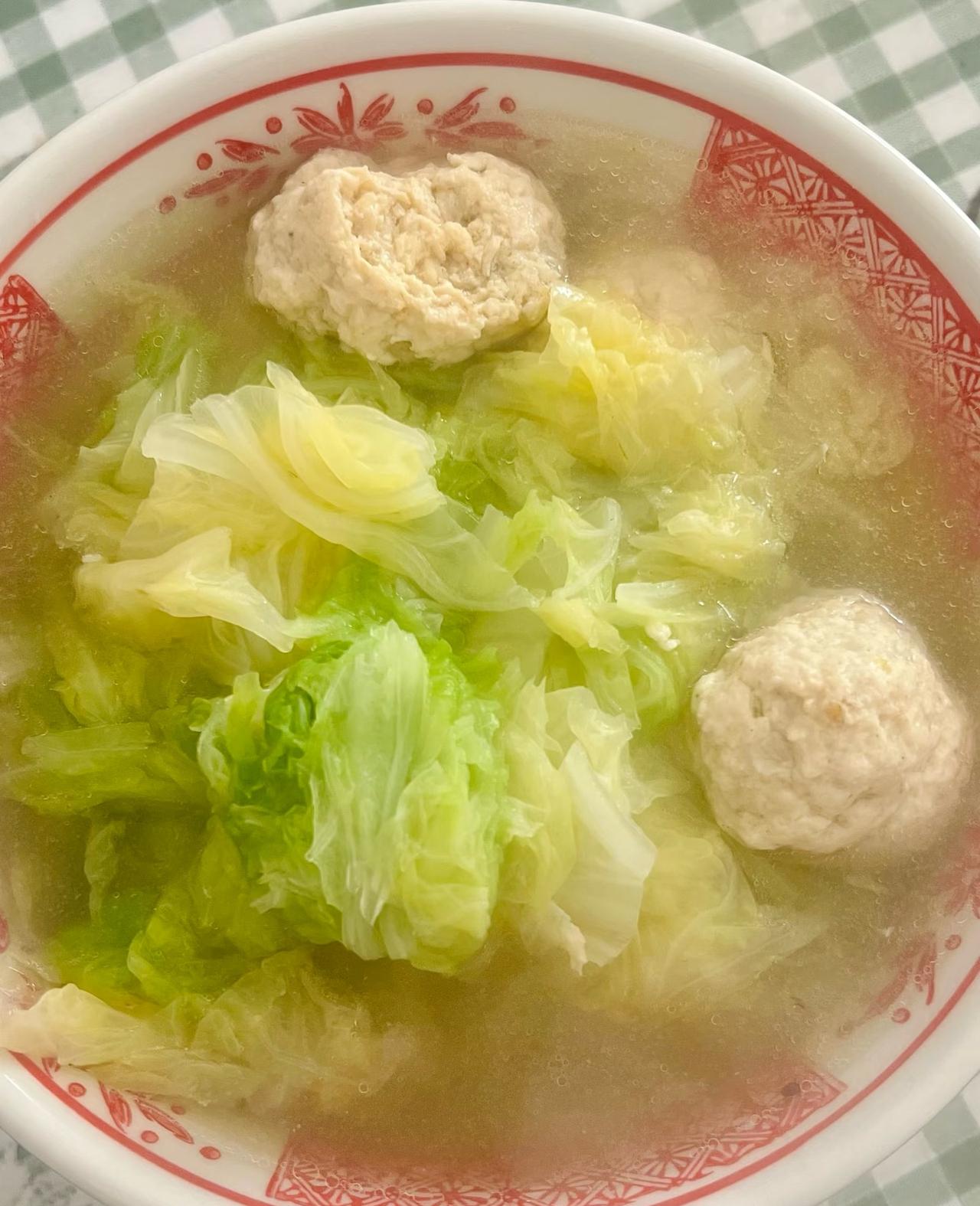 突然理解广东人了。吃饭一直很重口，最近减肥特意做的清淡的，用昆布和柴鱼花吊的