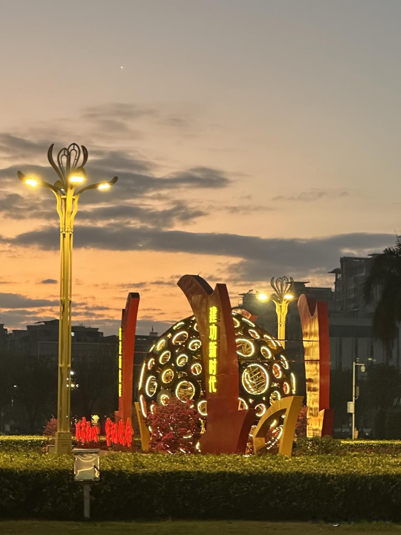 在汕头市区搭乘网约车的时候，发觉车崭新又干净，司机也特别友善，于是就商量能不能包