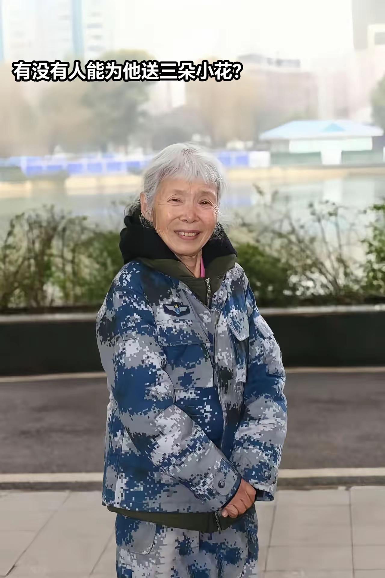 毕生积蓄1000万！93岁空降兵穿15元布鞋，把钱全捐给了家乡娃娃