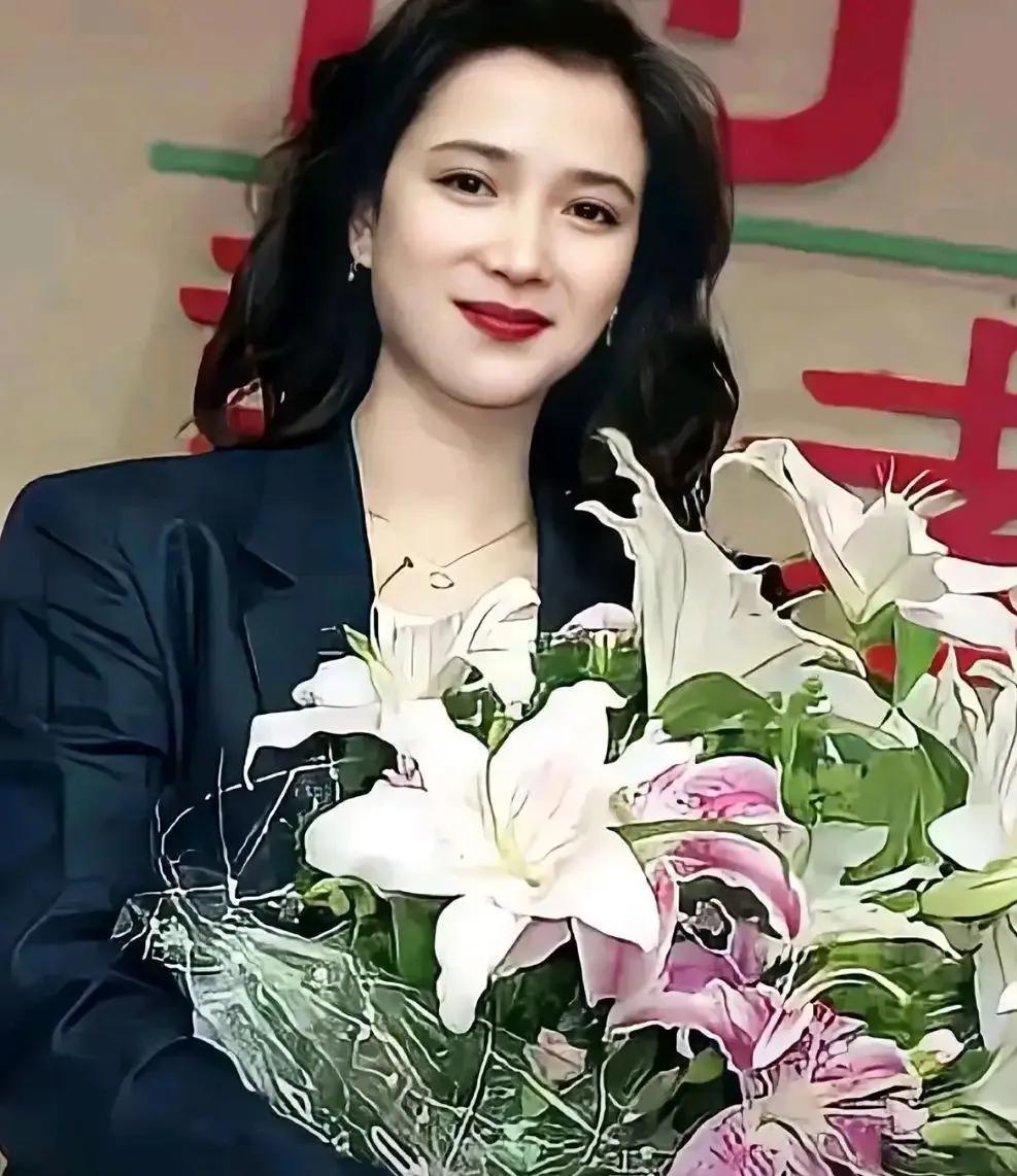 61岁的何晴去世刚下葬恶心的一幕还是出现了这么恶心的一幕还是她的发小