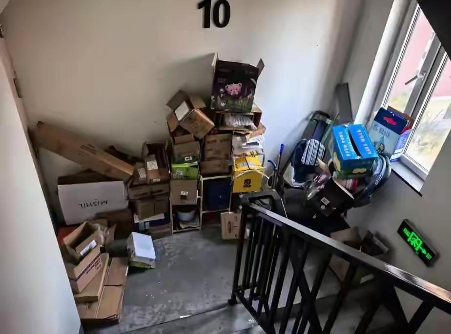 家门口不是私人领地物业清理不侵权今年两会上，最高人民法院工作