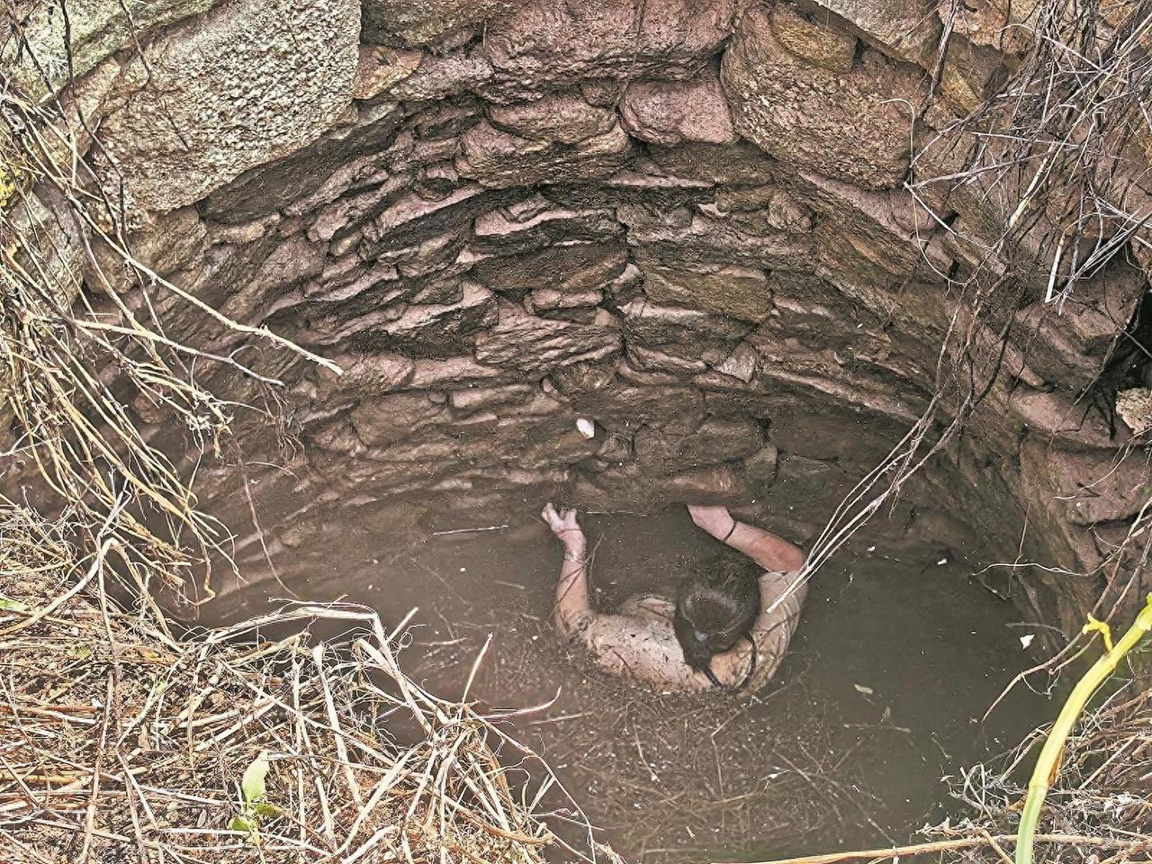 “太坚强了”福建一名48岁女子掉入废弃水井中，井里还有蛇，她在井里想着家人，坚持