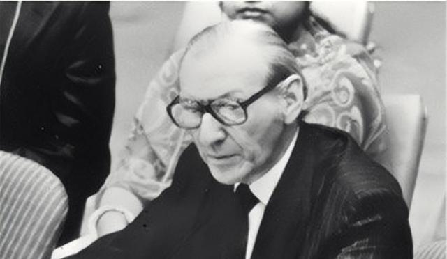 1972年，联合国秘书长瓦尔德海姆访华，中国按部长级规格接待他。当晚他委婉提出请