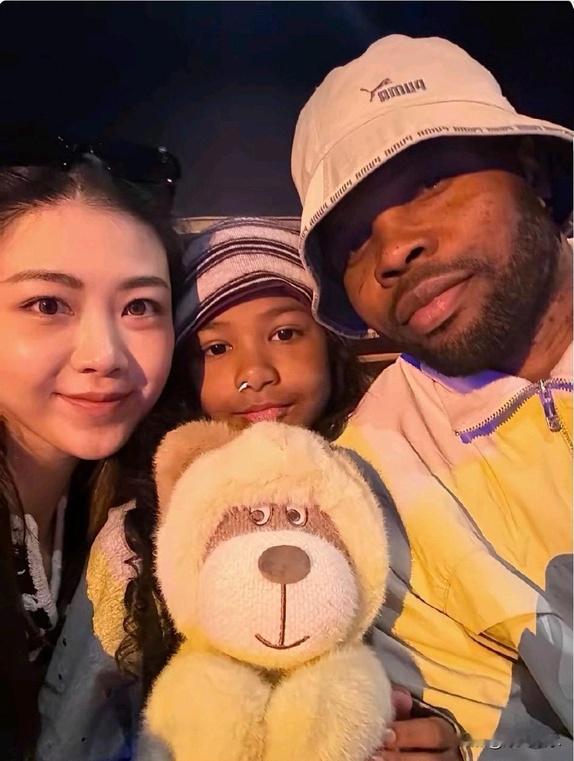 总有人觉得“嫁鬼佬”不会幸福，可幸福哪有绝对标准？广州有个姑娘，毕业于中医药大学