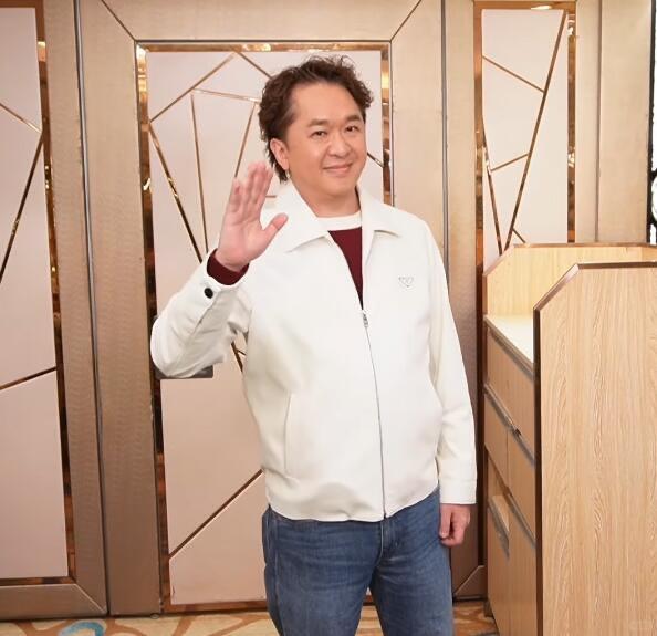 最近富二代邓兆尊的采访真是语出惊人！他说这么多年下来，有100多个女明星主动