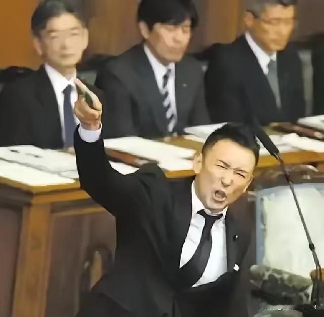 日本议员山本太郎在国会这发言，直接把实话给说透了！他当着众人的面直言，日本