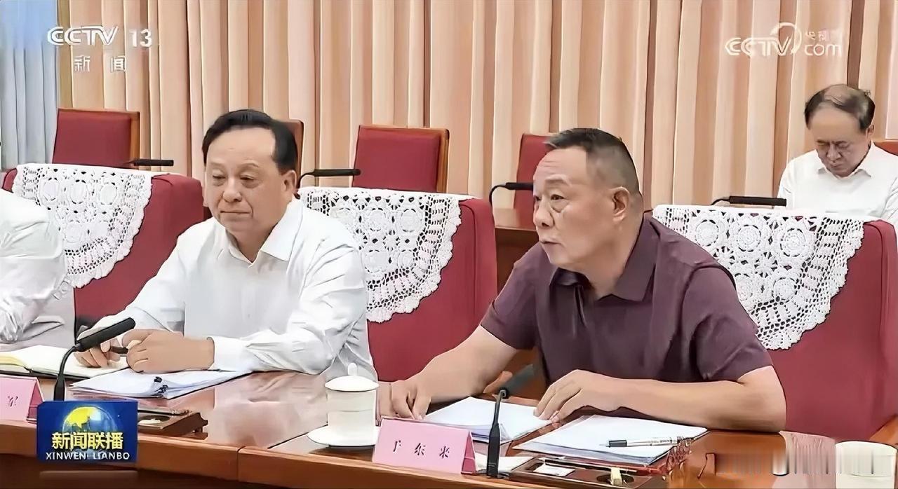 这待遇，这排面拉满了！今天的高规格座谈会，阿里没请，京东没请，拼多多也没请，却把