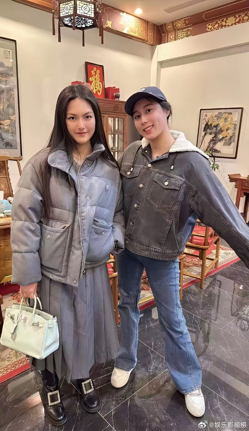 王诗龄这件羽绒服太好看了，一看就价值不菲啊，这是什么品牌？多少钱？