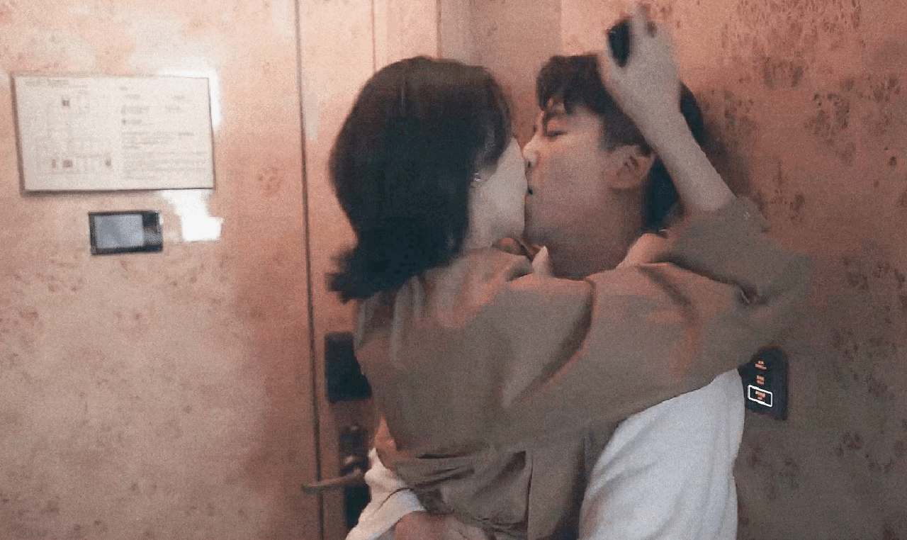 原来陈晓拍的吻戏还真不少而且都是深吻类