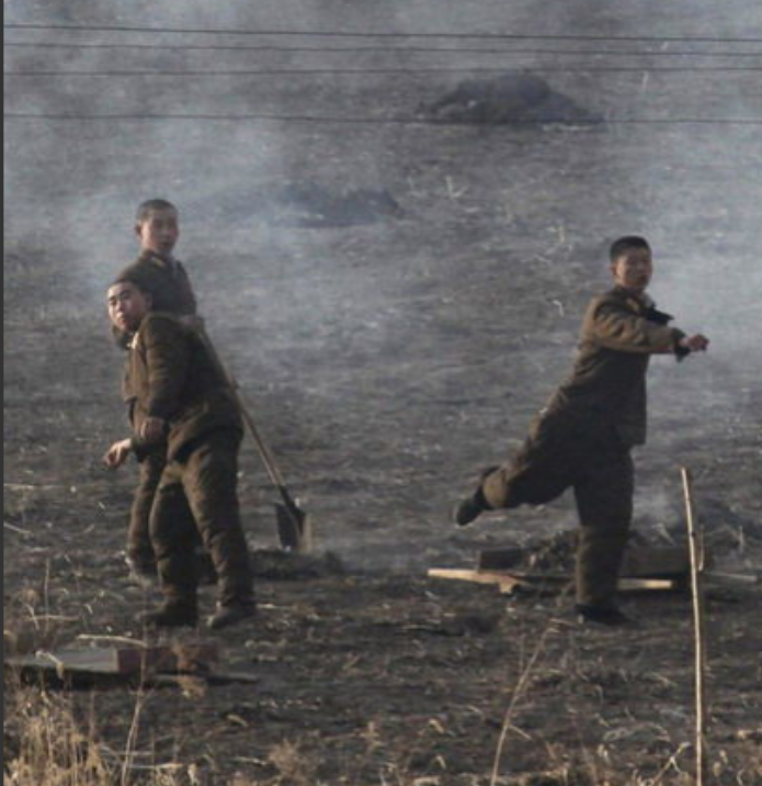 朝鲜士兵冲杀太猛，防空导弹被俄无人机炸毁，库尔斯克一个紧迫问题出现！朝鲜士兵在库