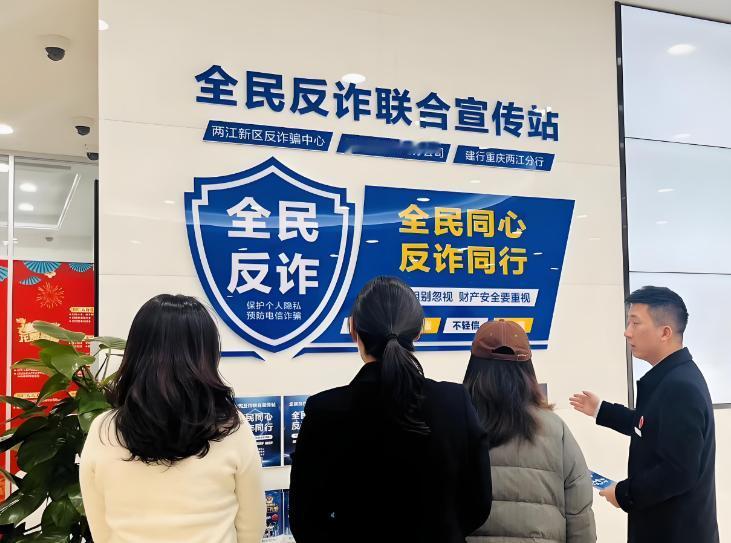 一名电诈分子在采访中说：“我们给别人打诈骗电话或者发诈骗邮件的时候，会故意犯一些