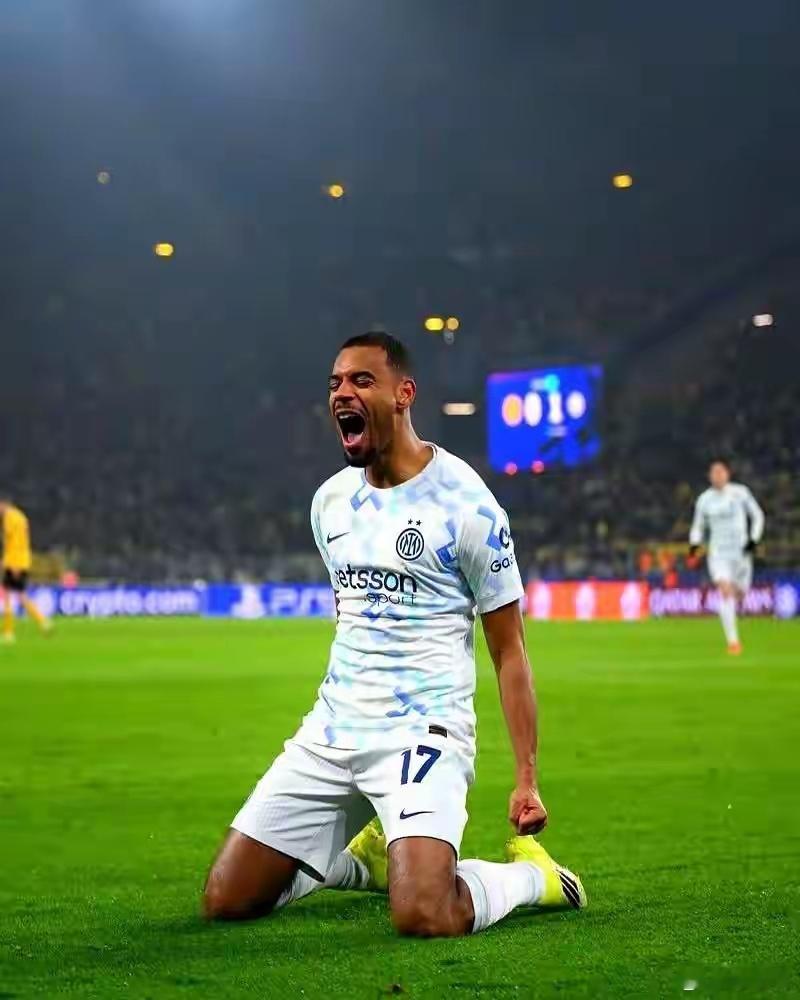 新东家首秀，上场仅6分钟，一张红牌直接罚下。国米的“2500万先生”阿斯拉尼，本