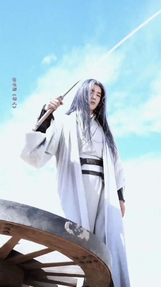 于适镖人白发造型，蛮帅的嘞