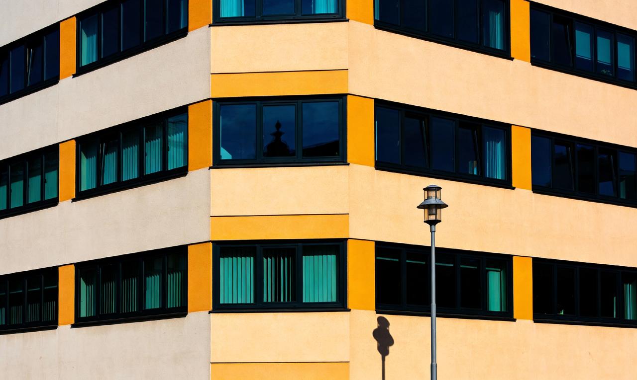 DeepSeek被骂上热搜！从贴心搭子变冷漠机器，网友破防：我要的不是AI，是温