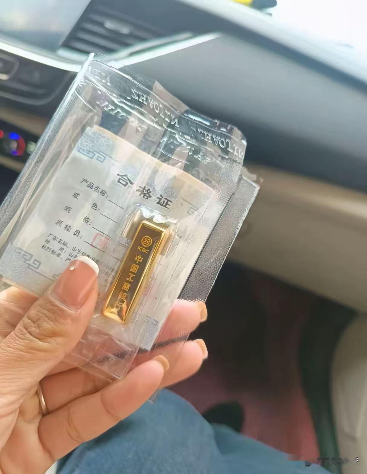 今天才发现，黄金算是彻底跌失控了，7月15日大盘金价883每克，一觉醒来，