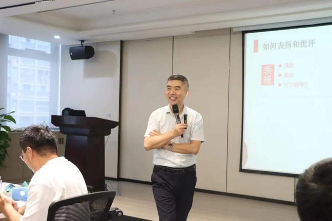 当了中层才知道，所谓的领导其实就是个坑没当领导前，以为领导就是签字、开会、训