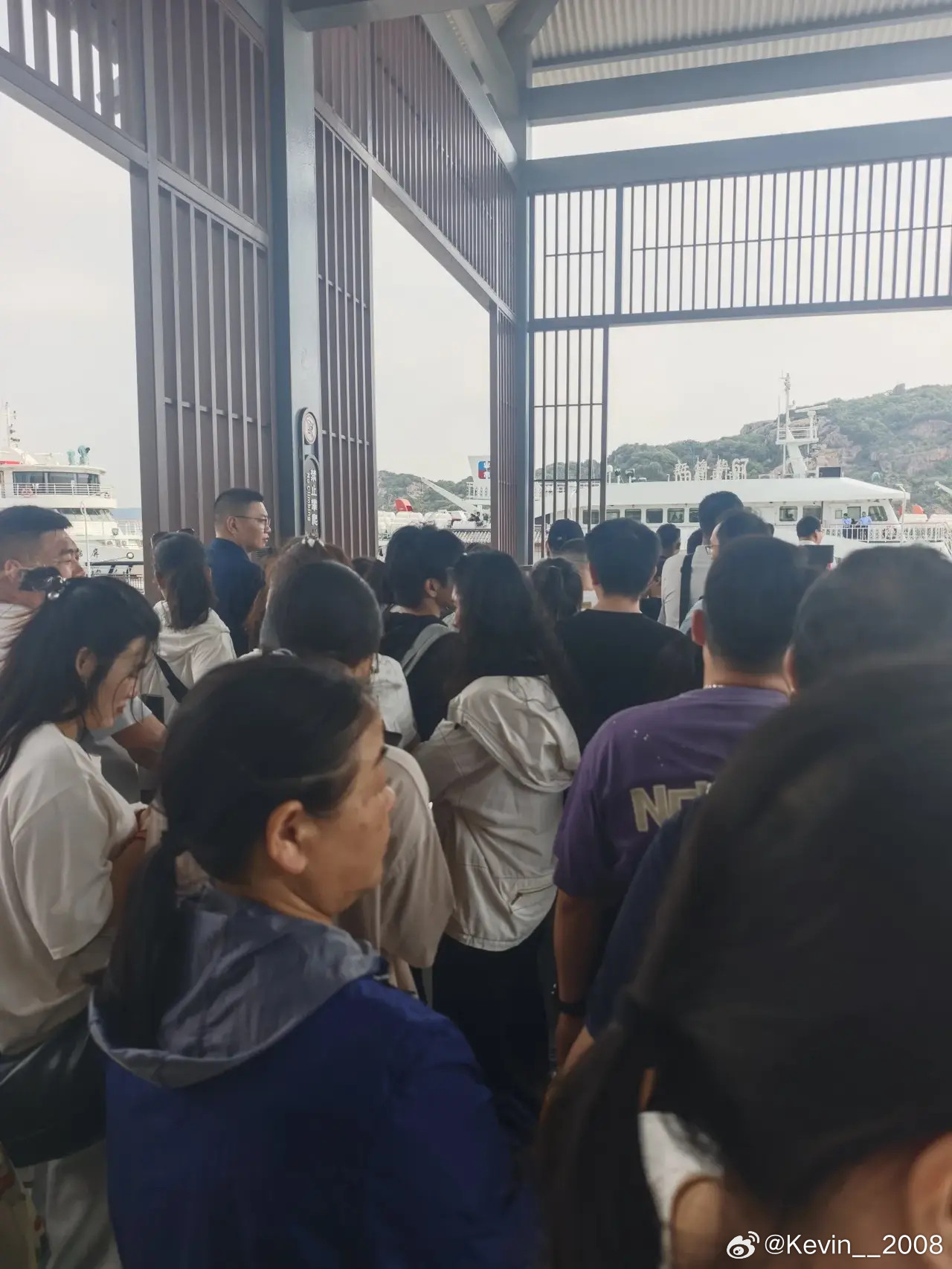 五一假期第2天，普陀山人实在太多啦，人山人海的，以为八点到这边应该挺早的，哪知道