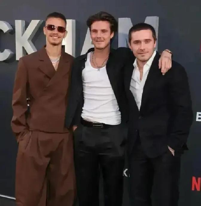 贝克汉姆犯了个豪门通病：试图用金汤匙留住儿子，却忘了汤匙也能划出界限。2022