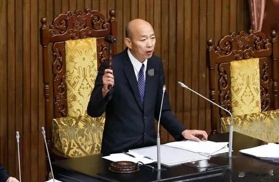 拟随韩国瑜窜美，国民党籍民意代表竟然有过半没报名，这本身恰恰是一种无声的抵制。