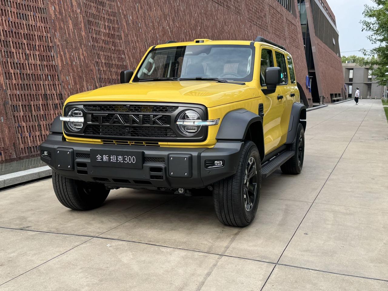 全新坦克300实车曝光！尺寸加长、智驾上车，三季度上市作为坦克品牌的“开山之作