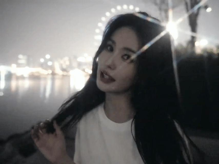 白鹿明艳大美女，好有氛围感​​​