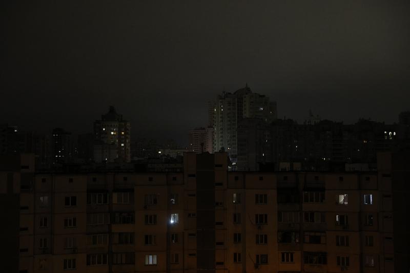 为什么乌克兰人受教育程度很高但是还被美欧骗得团团转？也许乌军前总司令扎卢日内的话
