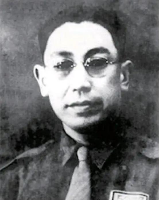 1934年，川军军长郭汝栋追击红军，眼看快追上时，却突然停下埋锅造饭，老部下事后