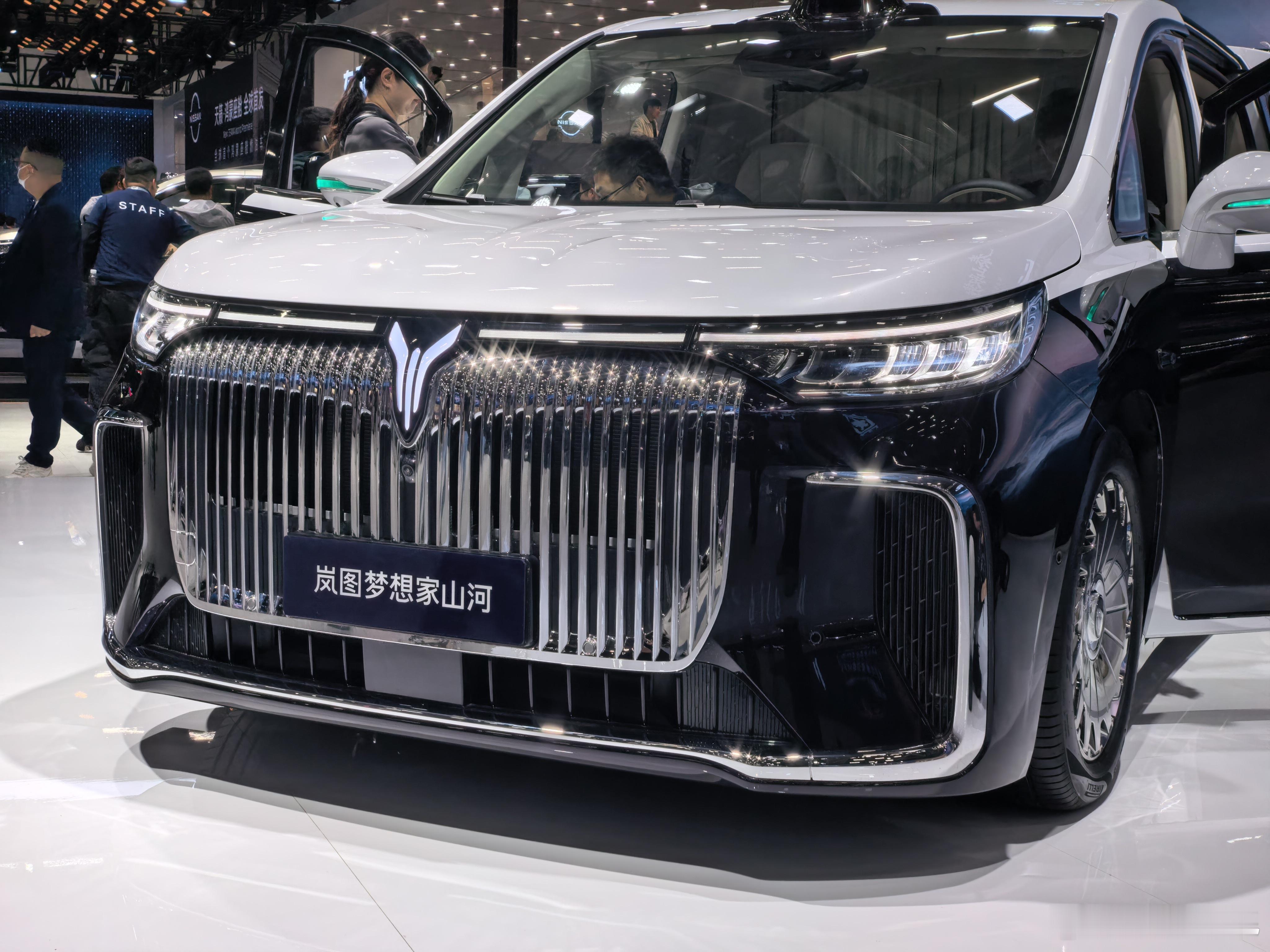 岚图梦想家上市以来销量不错，受到很多人青睐。岚图也有很强的品牌向上动力，从中式豪