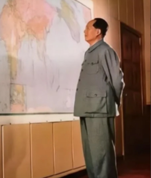 1951年，10万志愿军被美军包饺子，一向淡定自若的彭老总心急如焚连忙向毛主席求