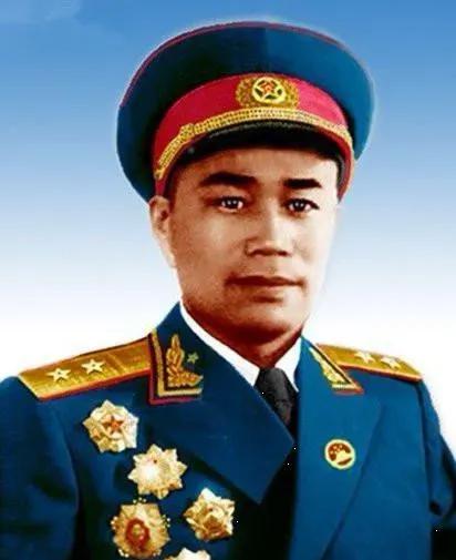 1955年，王近山、王必成、钟伟闹军衔，说自己的军衔授低了，毛主席知道后，不禁叹