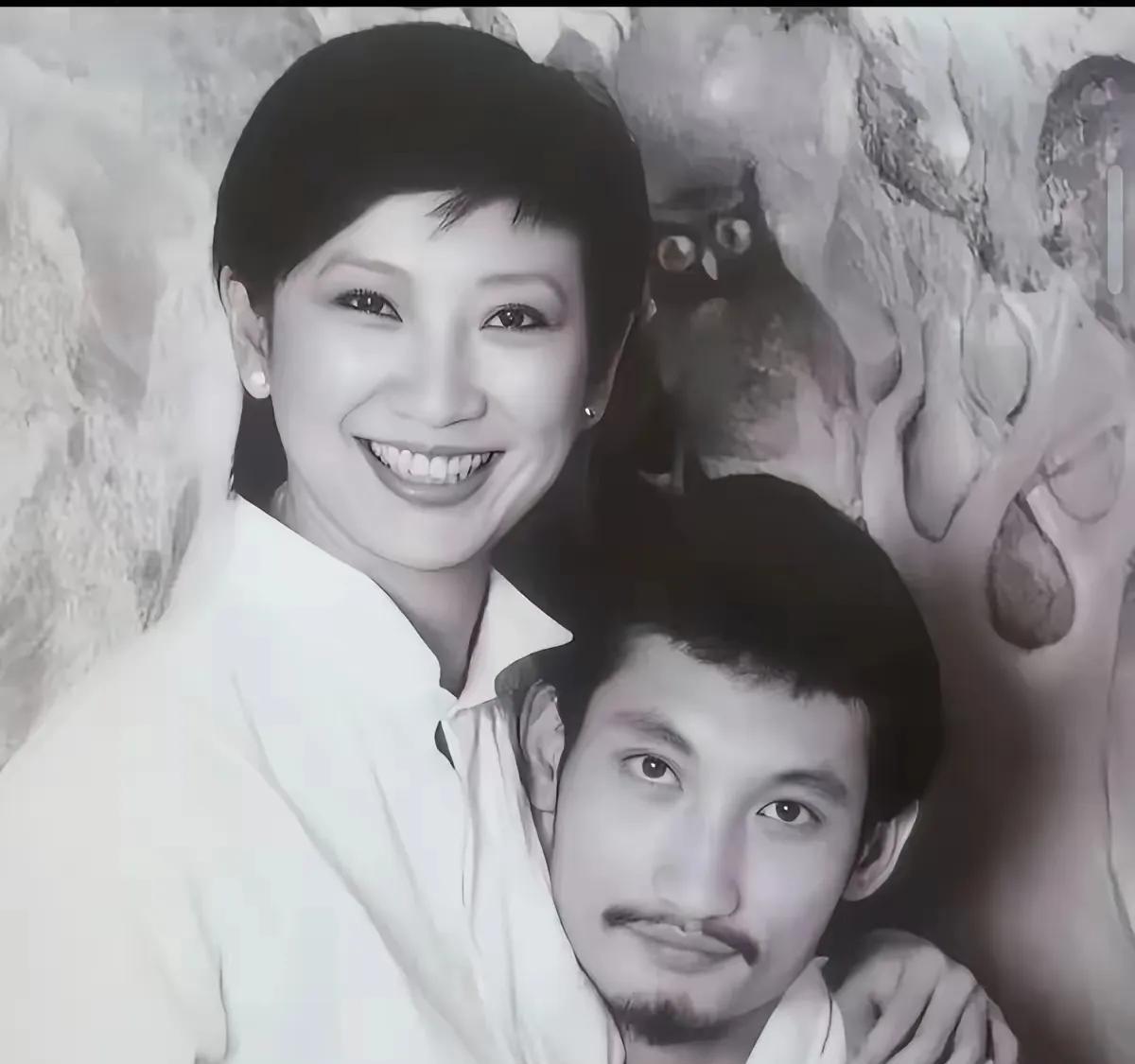 不得不承认，岁月就像一把杀猪刀，短短几十年，就把一个美丽优雅的女人变得面目全非。