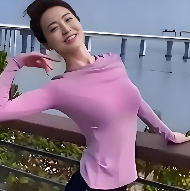许家印进去了，恒大高管非死即伤，唯独当年的歌舞团团长白珊珊全身而退。1989年生