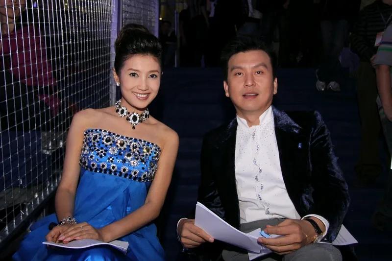 细细了解了主持人张泽群的婚姻故事，不禁长叹一声。他奋力打拼，勤恳工作，结婚较晚