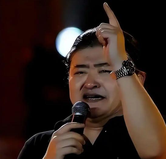 八十年代，毛阿敏在谷建芬的声乐培训班里，曾当着大家的面说：全班最让她羡慕的人就是