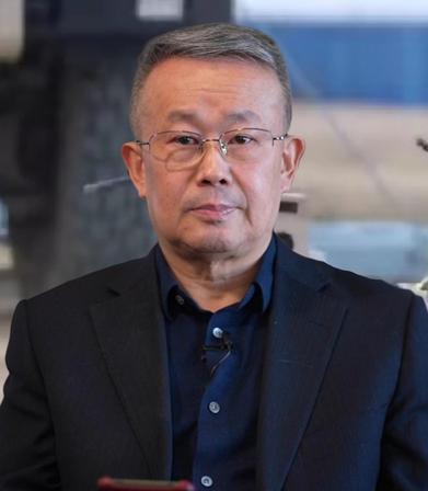 别再神化英语了！项立刚一场辩论直接戳破假象：被吹捧上百年，号称逻辑拉满、严谨高级