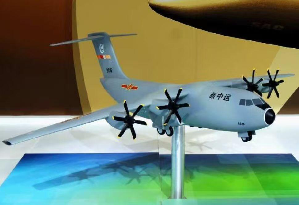 今天新中运火爆网络，四发动力再加上粗胖身材，100吨级绝对是个大力士。性能介于运