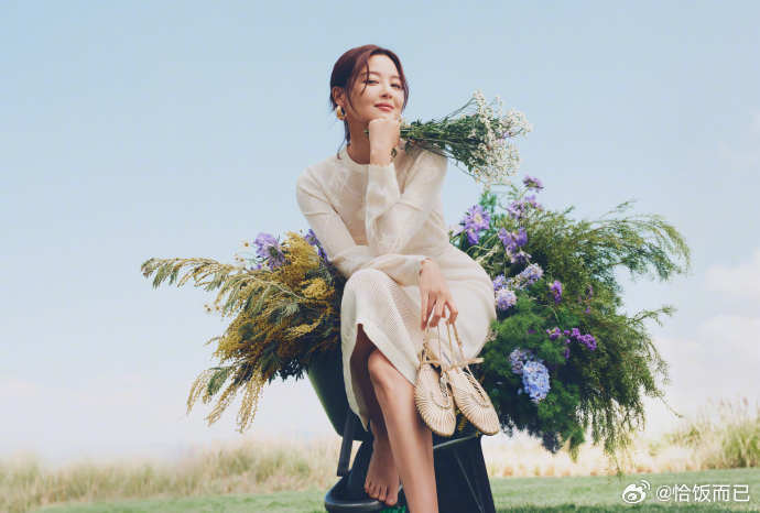 辛芷蕾像春日明媚的花恭喜辛芷蕾正式成为品牌代言人✨春日赴约，繁花为序。辛芷蕾以松