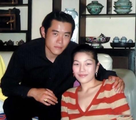 不丹王室的残酷真相：帝王盛宠，终究抵不过实权。不丹三世国王生前独宠平民杨吉，冷落