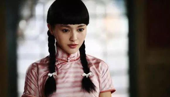 1938年台儿庄战役前，一老妇找到了军长张自忠，哭着说：“军长，你们部队的人欺负