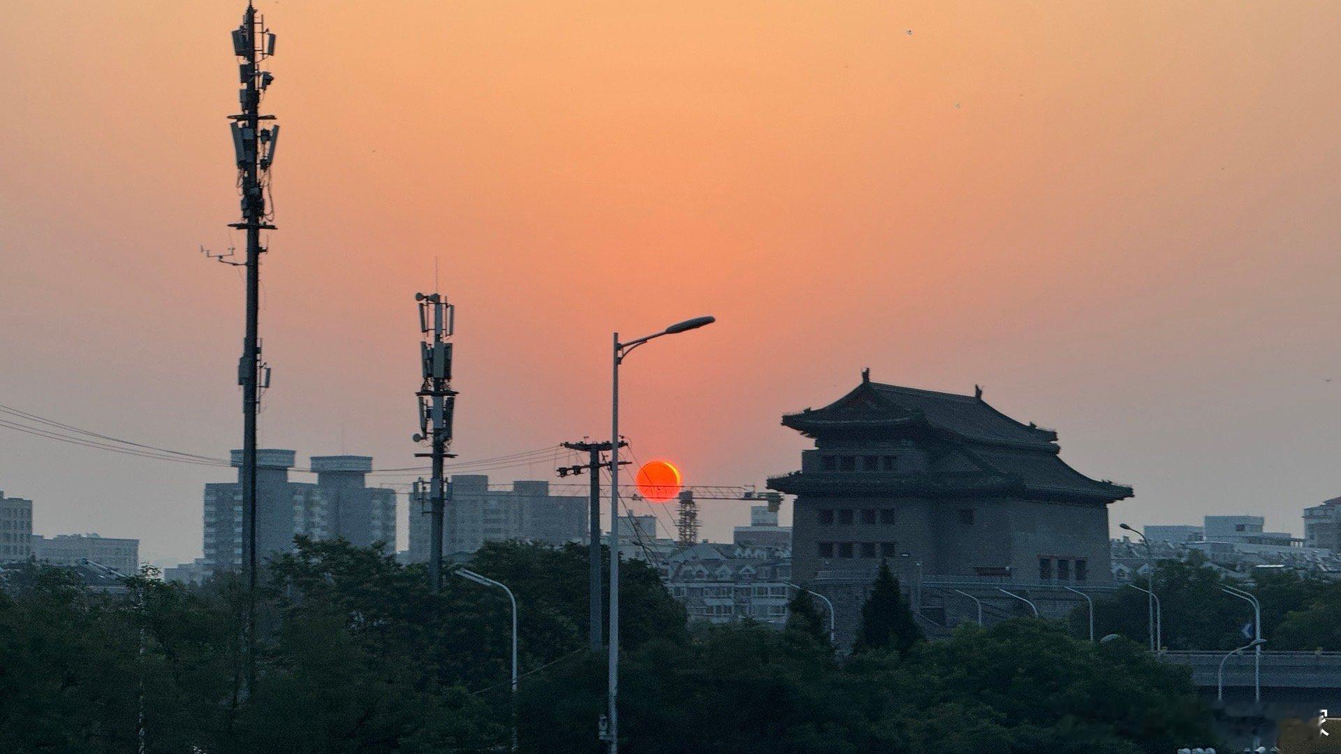 wow！好大好大的太阳！去机场的路上看到出太阳了[害羞]真好​​​