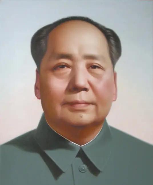 1956年春天，北京中南海会议厅里气氛压抑，毛泽东手里拿着一份报告，脸色沉了下去