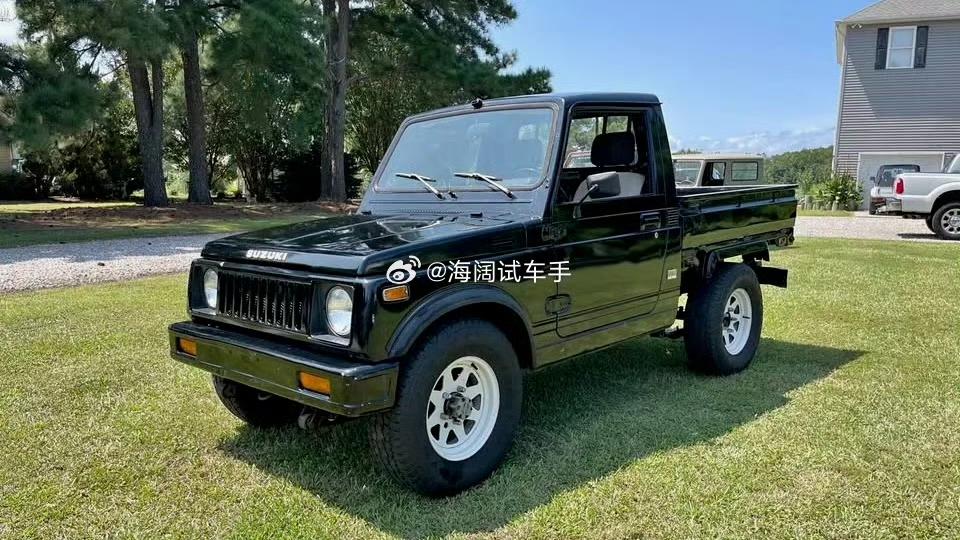 铃木小皮卡~~~这是1982年在饿迈瑞啃上的牌，59马力的1.0汽油引擎，手动变