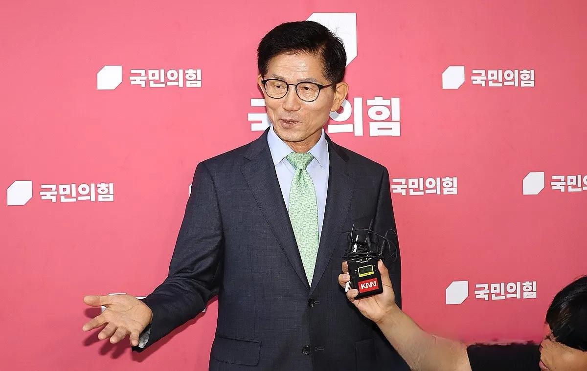 有一段没露面的金文洙又出来活动了？对记者提问来者不拒：对李在明政府施政一个