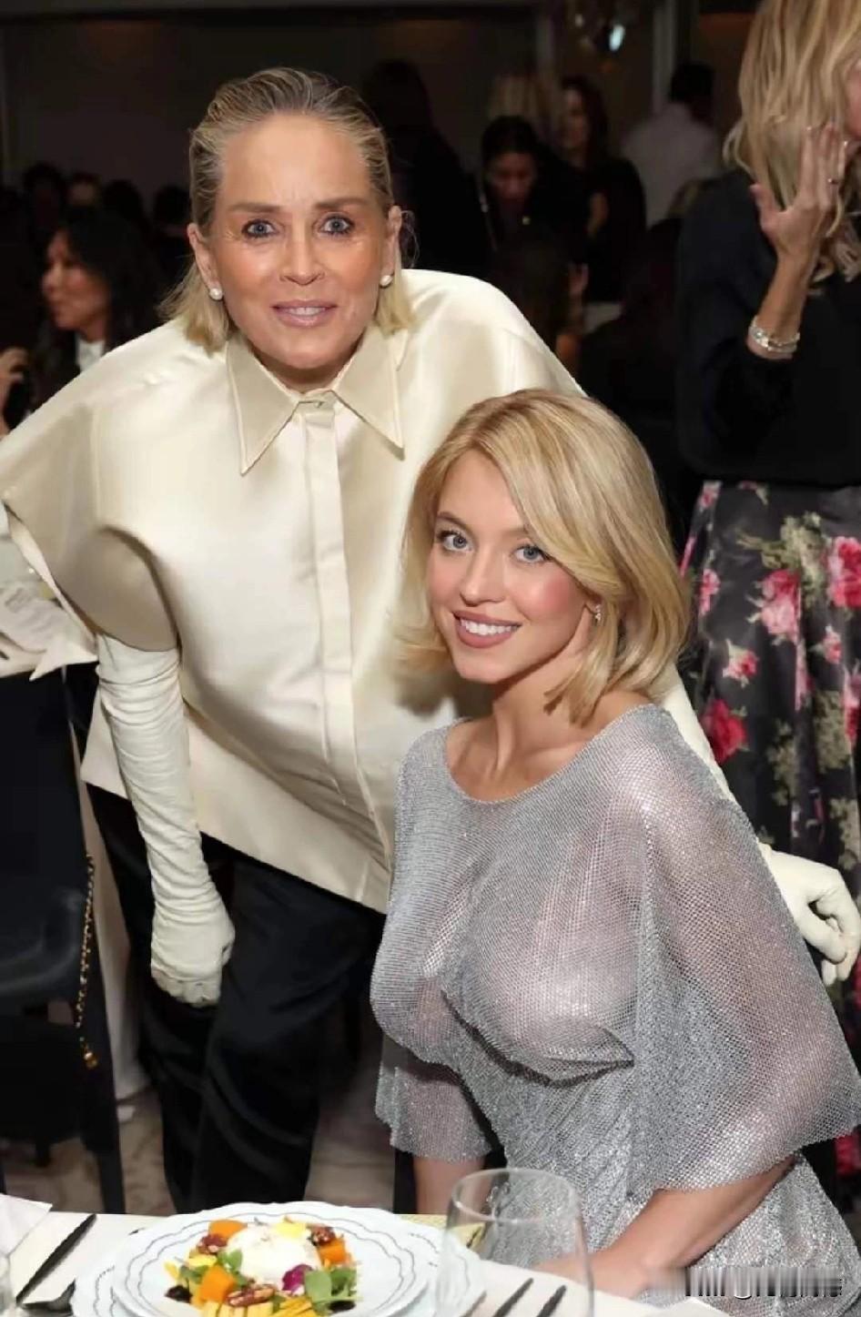 据说这个女子现在非常火，虽然不知道她因为什么而火的，但是有一点还是可以肯定的，这