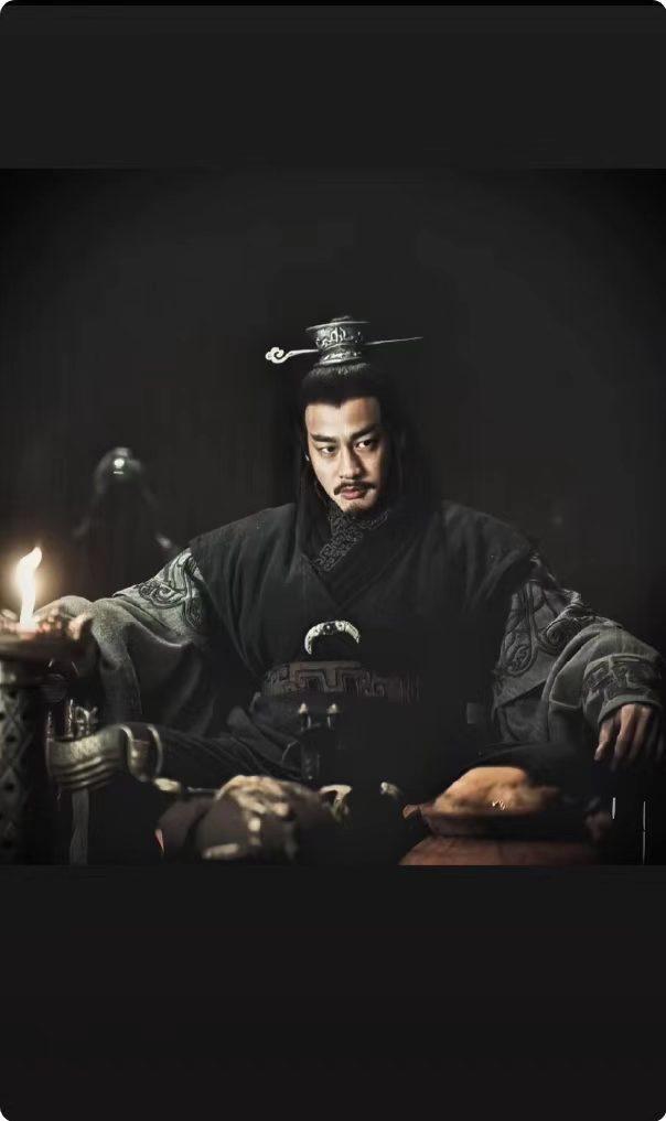 鸿门宴上，五个明白人陪一个糊涂人喝酒鸿门宴的现场，刘邦率领一百多名随从前