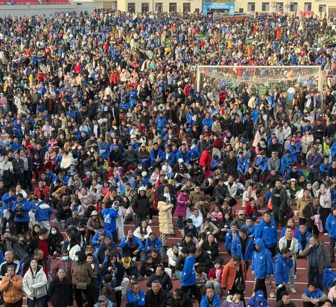 今天永州体育馆现场有没有10万名球迷为远在娄底客场作战的永州队加油？因为不能说