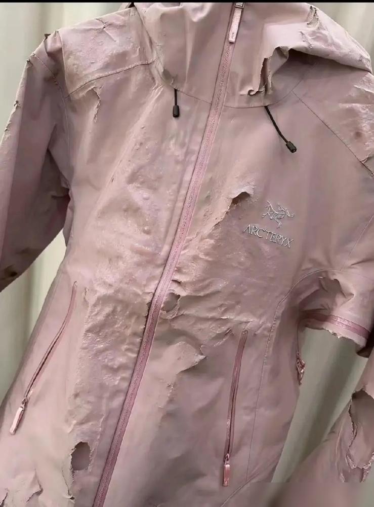 哭死！6000多的始祖鸟被老公洗废！花6000多买的始祖鸟冲锋衣，被老公瞎扔进洗