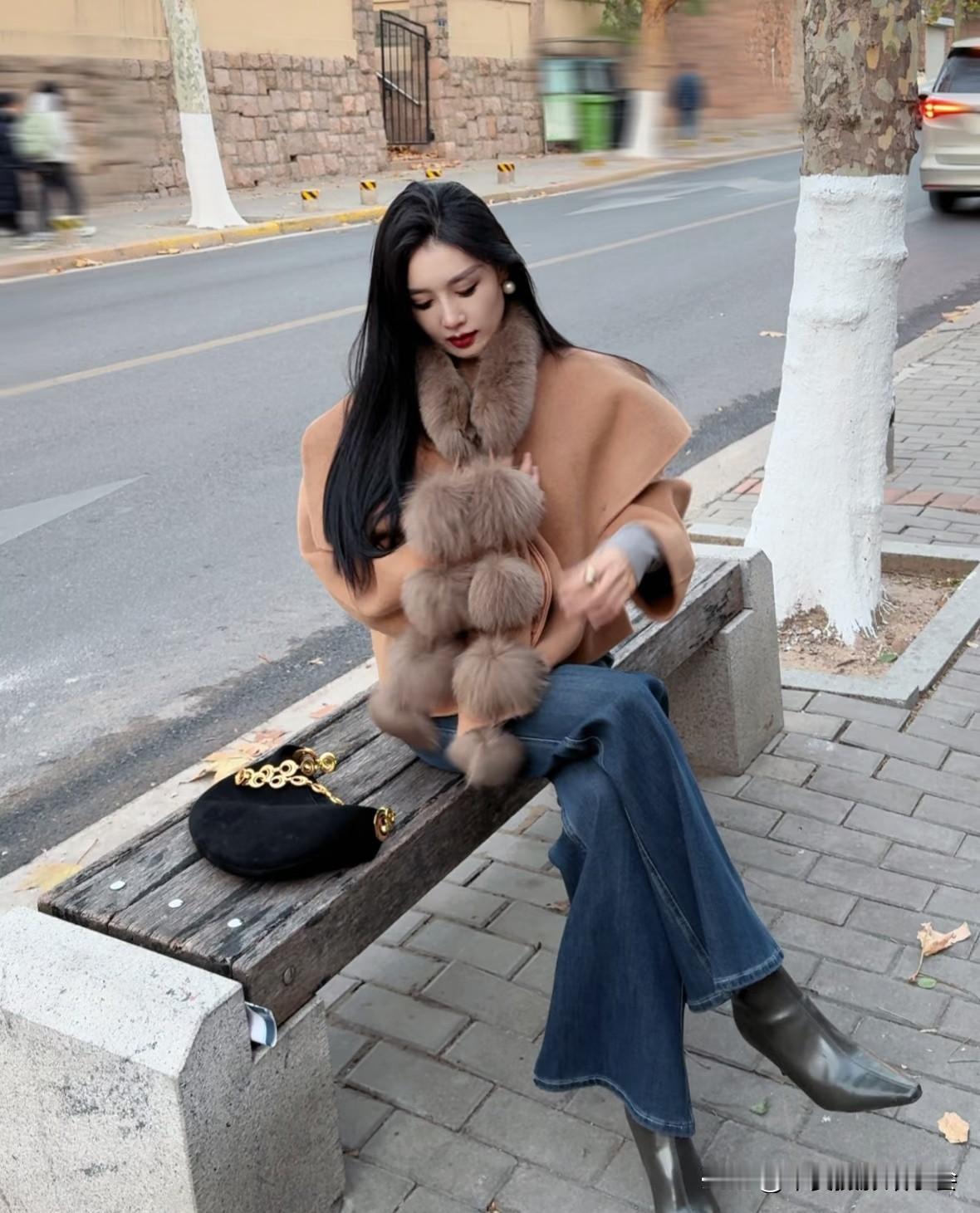 路边随拍这该死的大长腿美女好大一只。。。