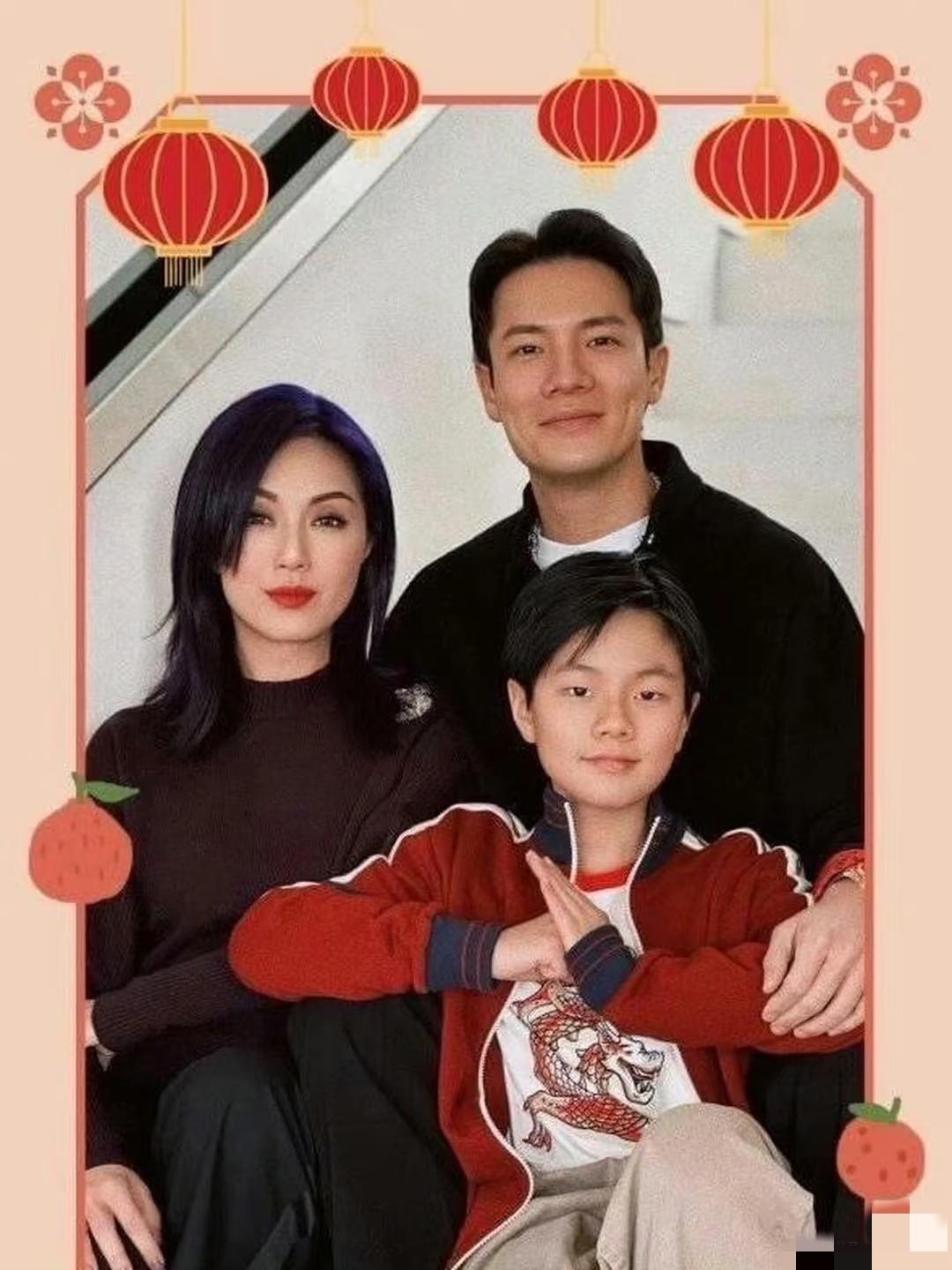 杨千嬅全家福，她老公帅气十足，妥妥的魅力型男。他们12岁儿子的五官和他爸爸一模一