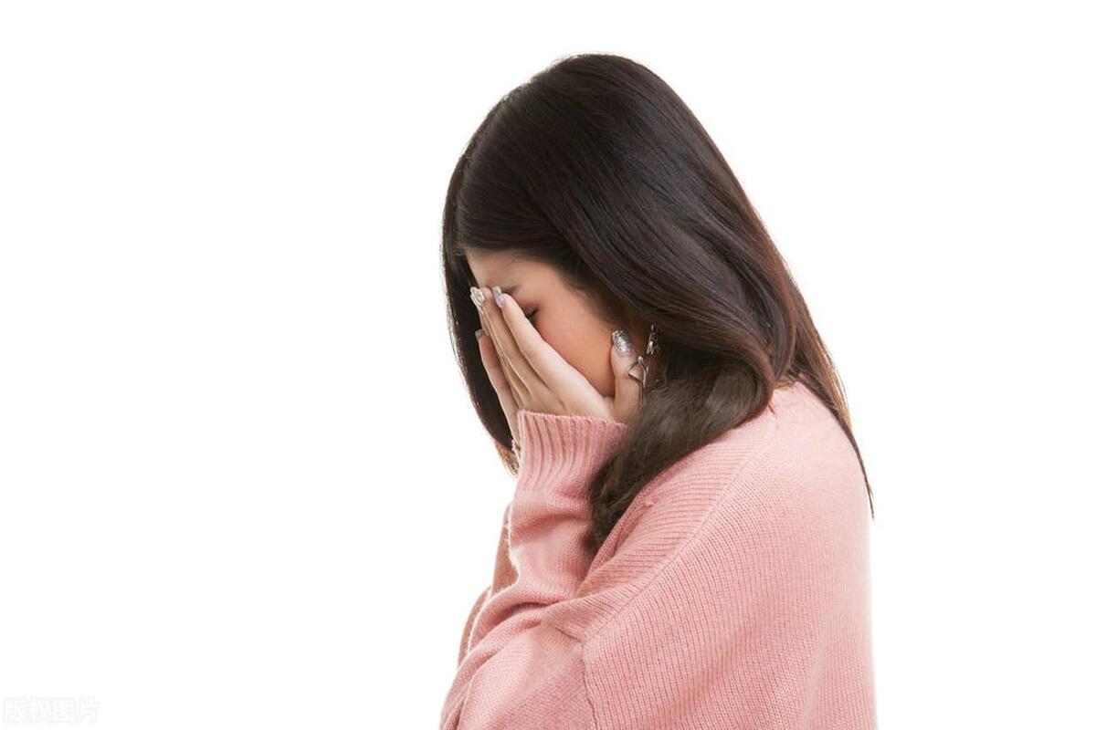 我们小区一个大姐，这两天在家气得哭……她全职带娃13年，眼看二胎儿子也要上初中了